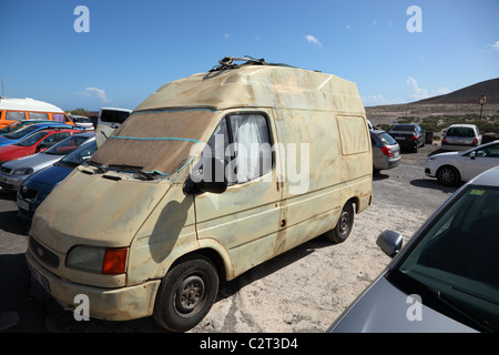 Surfer van auf Parkplatz am Strand von El Medano, Teneriffa. Stockfoto