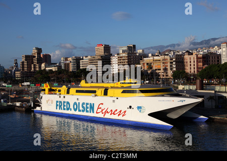 High Speed Fähre Schiff Fred.Olsen Express in Hafen Santa Cruz De Tenerife, Spanien. Stockfoto