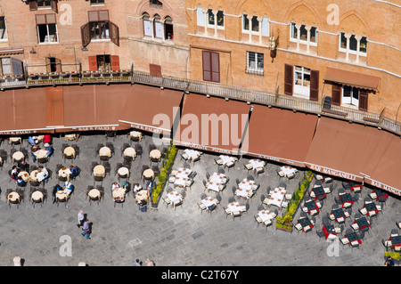 Draufsicht der Restaurants in der Piazza del Campo in Siena, Italien Stockfoto