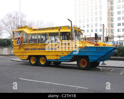 Seitenansicht eines amphibischen DUKW Fahrzeuge für die Duck Tours in London Stockfoto