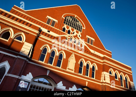 Schein der untergehenden Sonne auf das Ryman Auditorium (1891) - historische Urheimat der Grand Ole Opry, Nashville Tennessee USA Stockfoto