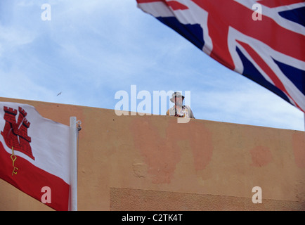 Touristen an der Spitze der Felsen von Gibraltar Stockfoto