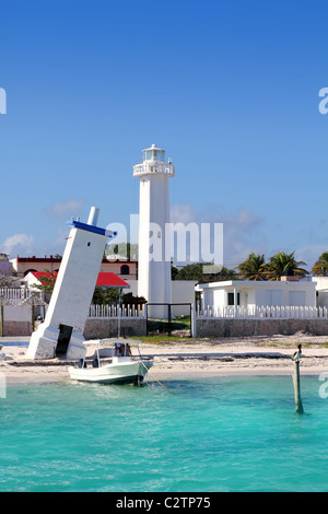 Neue und alte Leuchtturm geneigt Puerto Morelos Mayan Riviera Mexiko Stockfoto