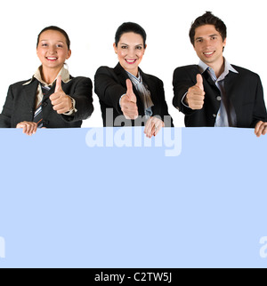 Gruppe von drei Geschäftsleute halten ein blaues leeres Brett und geben Daumen - hoch Konzept der erfolgreiche Lifestyle und business Stockfoto