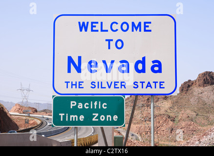 Herzlich Willkommen Sie in Nevada Schild an der Autobahn 93 nach Überquerung des Colorado-Flusses aus Arizona Stockfoto