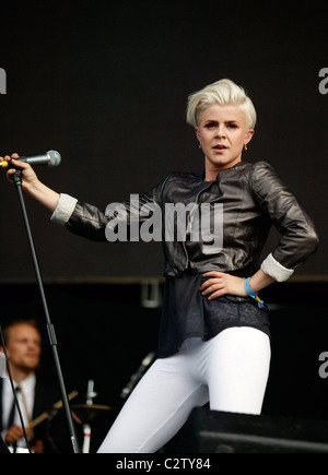 Robyn The O2 Wireless Festival 2008 statt am Hyde Park - Tag drei London, England - 05.07.08 /Paul Edwards Stockfoto