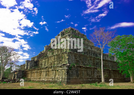 Die Pyramide, Prasat Thom Tempel in Kambodscha Koh Ker. Sechs Stufen, 36 m hoch. Stockfoto