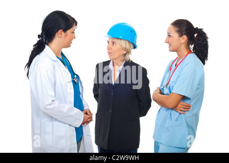 Zwei Ärzte Frauen beim Gespräch mit Architekten Frau isoliert auf weißem Hintergrund Stockfoto