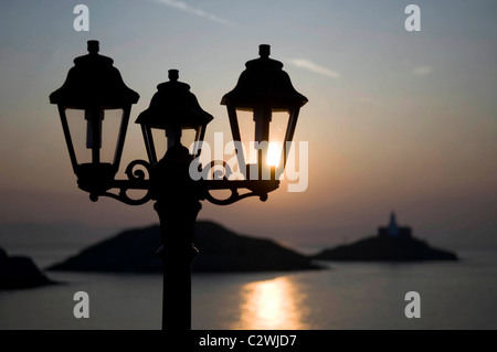 Sonnenaufgang über dem kleinen Dorf Mumbles in der Nähe von Swansea in Süd-Wales, UK. Stockfoto