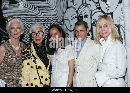 Carmen, Iris Apfel, Isabel Toledo, Ruben Toledo und Gäste besuchen "der Couture-Rat des Museums im FIT feiert Isabel Stockfoto