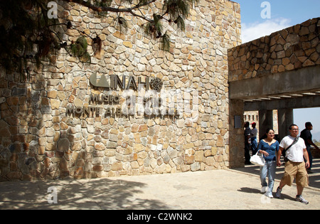 Eingang zum Monte Alban Ruinen Oaxaca Staat Mexiko Stockfoto