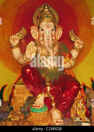 Dekorierte Idol von Lord Ganesh bei Ganesh Festival, Pune, Maharashtra, Indien Stockfoto