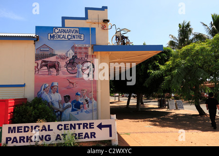 Medizinisches Zentrum Wand Wandbild Werbung, Carnarvon, Nordwest Australien Stockfoto