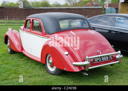 de Havilland Aircraft Erbe Zentrum Museum, Morris Autos Tag 1954 Riley 4dr RME 1,5 l in original rot & weiße Lackierung Stockfoto