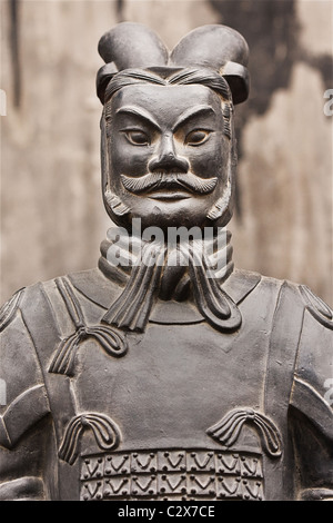 Porträt einer Skulptur von einem heroischen Terrakottakrieger, Xian Straßenmarkt, Provinz Shanxi, China Stockfoto