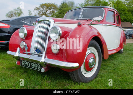 de Havilland Aircraft Erbe Zentrum Museum, Morris Autos Tag 1954 Riley 4dr RME 1,5 l in original rot & weiße Lackierung Stockfoto