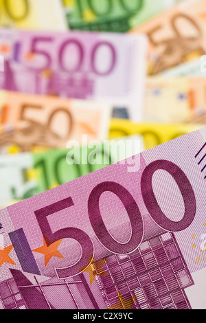 Euro Geldscheine viele Euro Geldscheine und Banknoten liegen zusammen ...