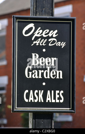 Öffnen Sie alle Tag-Schild außerhalb einer Kneipe, Leicestershire, England, UK Stockfoto