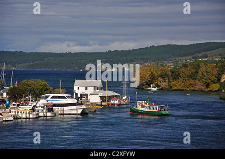 "Ernest Kemp" Steamboat verlassen Boat Harbour Marina, Lake Taupo, Taupo, Region Waikato, Nordinsel, Neuseeland Stockfoto