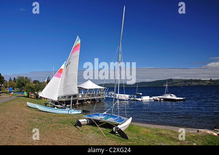 Mile Bay Segeln, Mile Bay Lake Taupo, Taupo, Waikato Region Centre, Nordinsel, Neuseeland Stockfoto