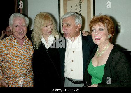 Luigi Creatore, Loretta Swit, Jamie Farr und Anita Gillette auf der after-Party feiert seine Premiere-Leistung in der Stockfoto