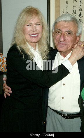 Loretta Swit und Jamie Farr auf der after-Party feiert seine Premiere-Leistung in der neuen Komödie "Flamingo-Gericht" Stockfoto