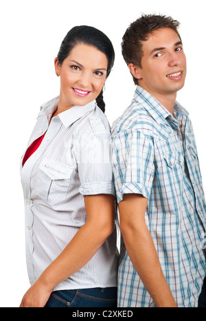Glückliches junges Paar stehen Rücken an Rücken und lächelnd isolierten auf weißen Hintergrund Stockfoto