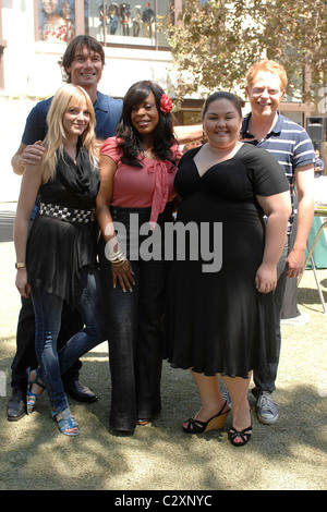 Molly Stanton, Niecy Nash, Jerry O'Connell, Jesse Tyler Ferguson "Bitte nicht stören" Hotel Hindernis-Parcours Challenge in The Grove Stockfoto