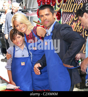 Kelly Ripa und Michael Consuelos Dreharbeiten das Segment "Grillen mit