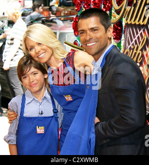 Kelly Ripa und Michael Consuelos Dreharbeiten das Segment "Grillen mit
