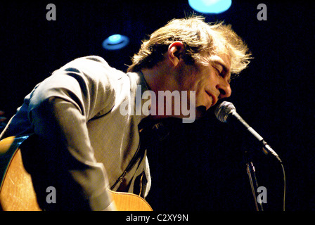 Kevin Johansen die live bei La nun Club Buenos Aires, Argentinien - 07.08.08 Stockfoto