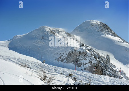 Ein Skifahrer im Vogel Ski Centre am Orlove Glave - Zadnji Vogel Piste im slowenischen Triglav Nationalpark Stockfoto