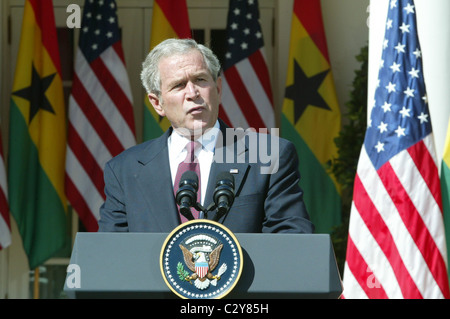 Präsident George Bush befasst sich mit die Medien im Rose Garden von dem weißen Haus Washington DC, USA - 15.09.08 Stockfoto