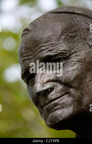 Das Gesicht von Papst Johannes Paul II (1920-2005) von einer Statue in Cascais, Portugal. Stockfoto