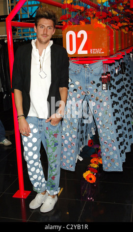 Henry Holland Start 501 Levis Jeans von House Of Holland an Selfridges in London, England - 18.09.08 Vince Maher / Stockfoto