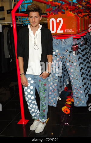 Henry Holland Start 501 Levis Jeans von House Of Holland an Selfridges in London, England - 18.09.08 Vince Maher / Stockfoto