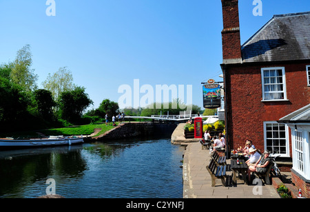Youngs - Doppelschleusen Pub, Ufer, Exeter, Devon Stockfoto