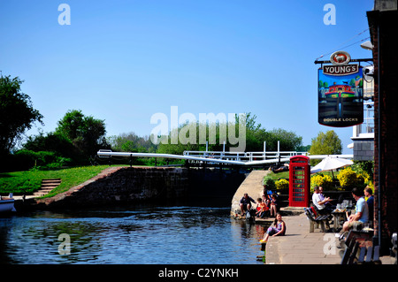 Youngs - Doppelschleusen Pub, Ufer, Exeter, Devon Stockfoto