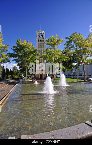 Clock Tower und Brunnen, Hastings City Square, Hastings, Hawke's Bay, North Island, Neuseeland Stockfoto