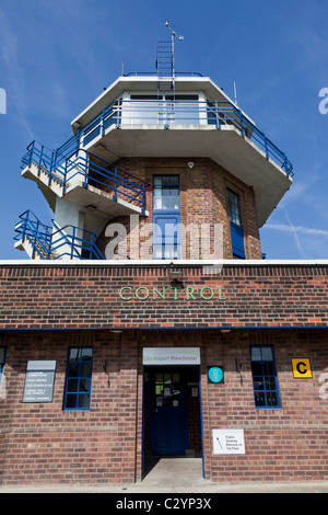 Tower am Flugplatz Barton, Manchester, 1933 erbaut und vermutlich die älteste Kontrollturm in Europa noch in Betrieb Stockfoto