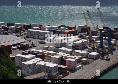 Gestapelte Container im Hafen von Napier, Napier, Hawkes Bay, North Island, Neuseeland Stockfoto