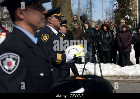 Die Trauerfeier für Freiwillige Feuerwehr Ken Ray und Raymond Walter. Stockfoto