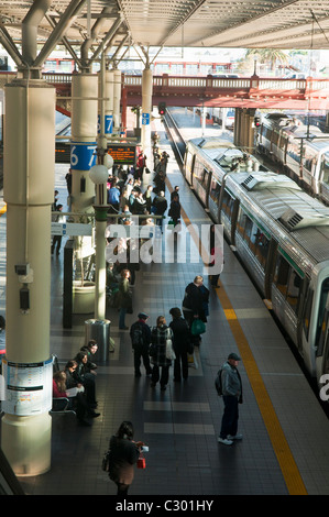 Pendler am Hauptbahnhof in Perth, Australien Stockfoto