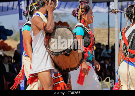 Tutsa Stämme darstellende traditioneller Tanz am Namdapha Öko-Kultur-Festival, Miao, Arunachal Pradesh, Indien Stockfoto