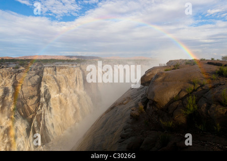 Die Augrabies fällt während einer Überschwemmung auf dem Orange River in den Augrabies Nationalpark, Northern Cape, Südafrika. Stockfoto