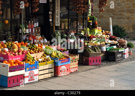 Anzeige außen Broadway Deli, Broadway, Worcestershire, England, Vereinigtes Königreich Stockfoto