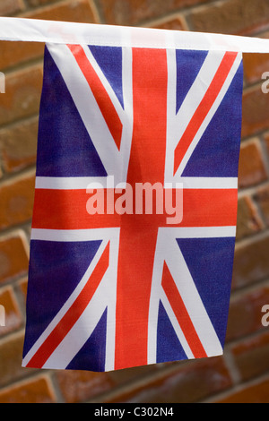 Union Jack Bunting auf rotem Backstein Stockfoto