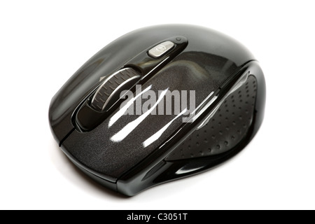 Schwarze mobile Computer-Maus Gerät mit Wireless-Verbindung technolofy isoliert auf weiß. Klicktasten, Scrollrad, optische elektronische Geräte Stockfoto