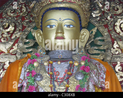 Goldene Buddha-Statue in Swayambhunath (Affentempel), Kathmandu, Nepal Stockfoto