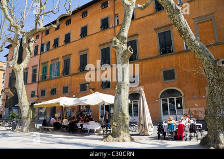 Restaurant in der Piazza Napoleone Lucca Toskana Italien Stockfoto